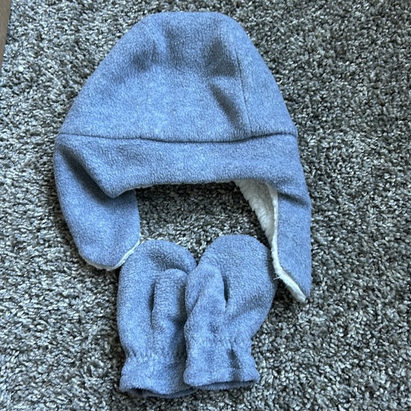 Toddler boy matching glove and hat set size 12-18 months gray, hat is white/gray - Picture 5 of 5